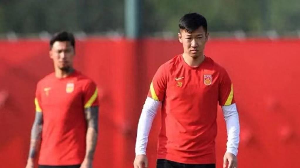 小品演员踢足球电影,小品演员评价中国足球