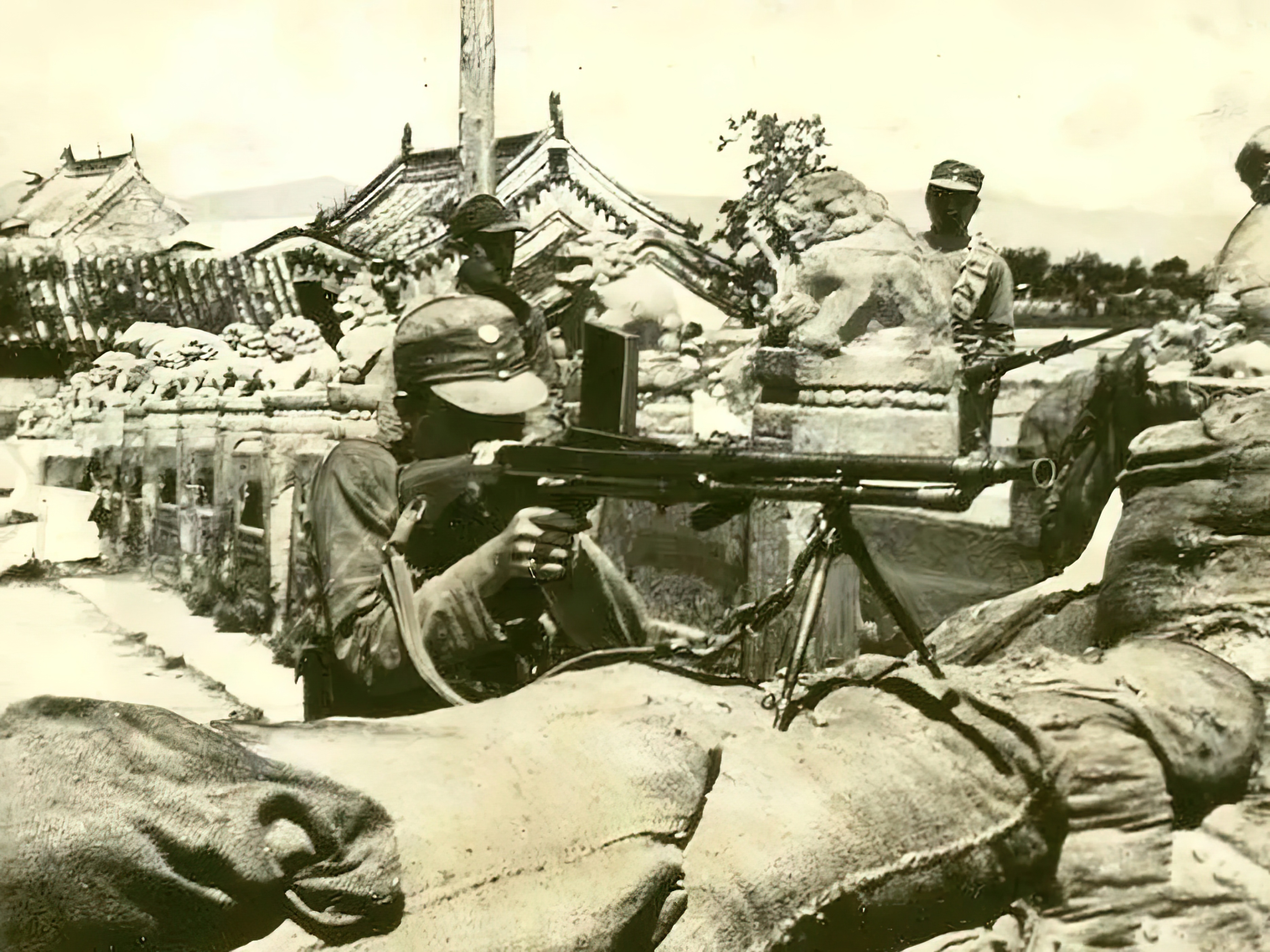 毛*东泽**抗战两本特殊的书，蒋介石看了都被征服：高级将领人手一册