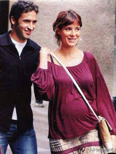 球星劳尔与妻子,足坛球星的老婆