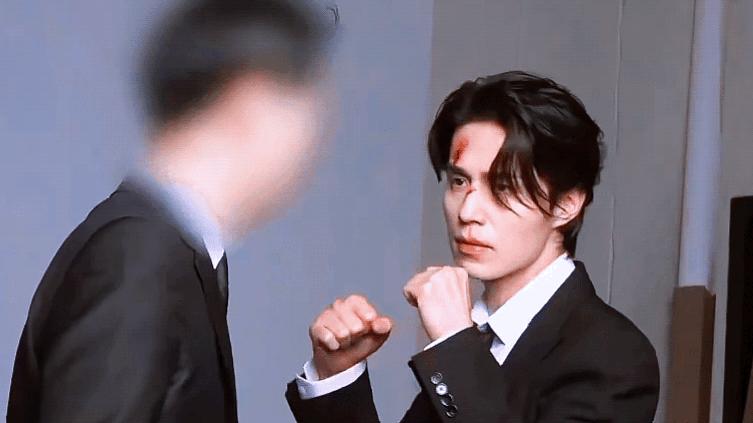 39岁的李栋旭携新剧回归,李栋旭颜值变化