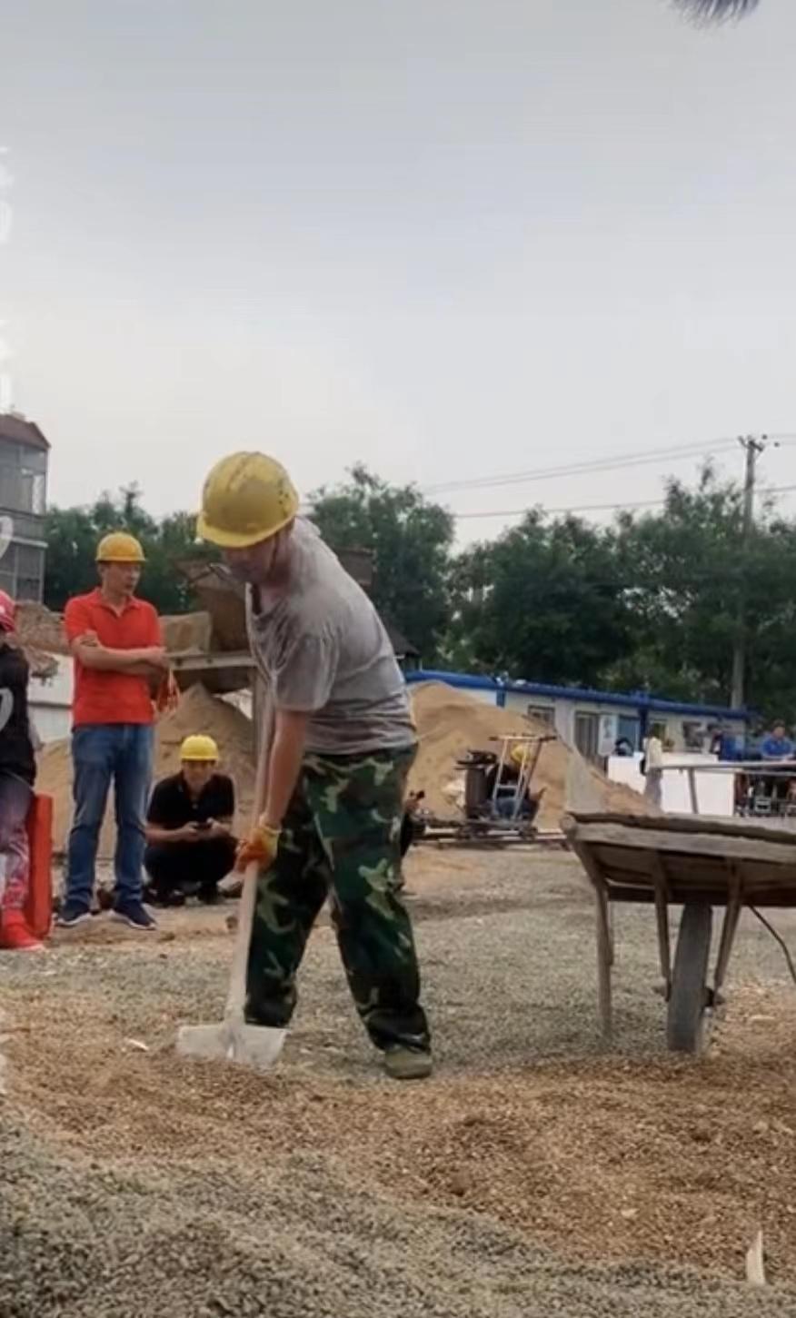 旭日阳刚王旭刘刚春天里星光大道,王旭重回工地干活刘刚却坐豪车