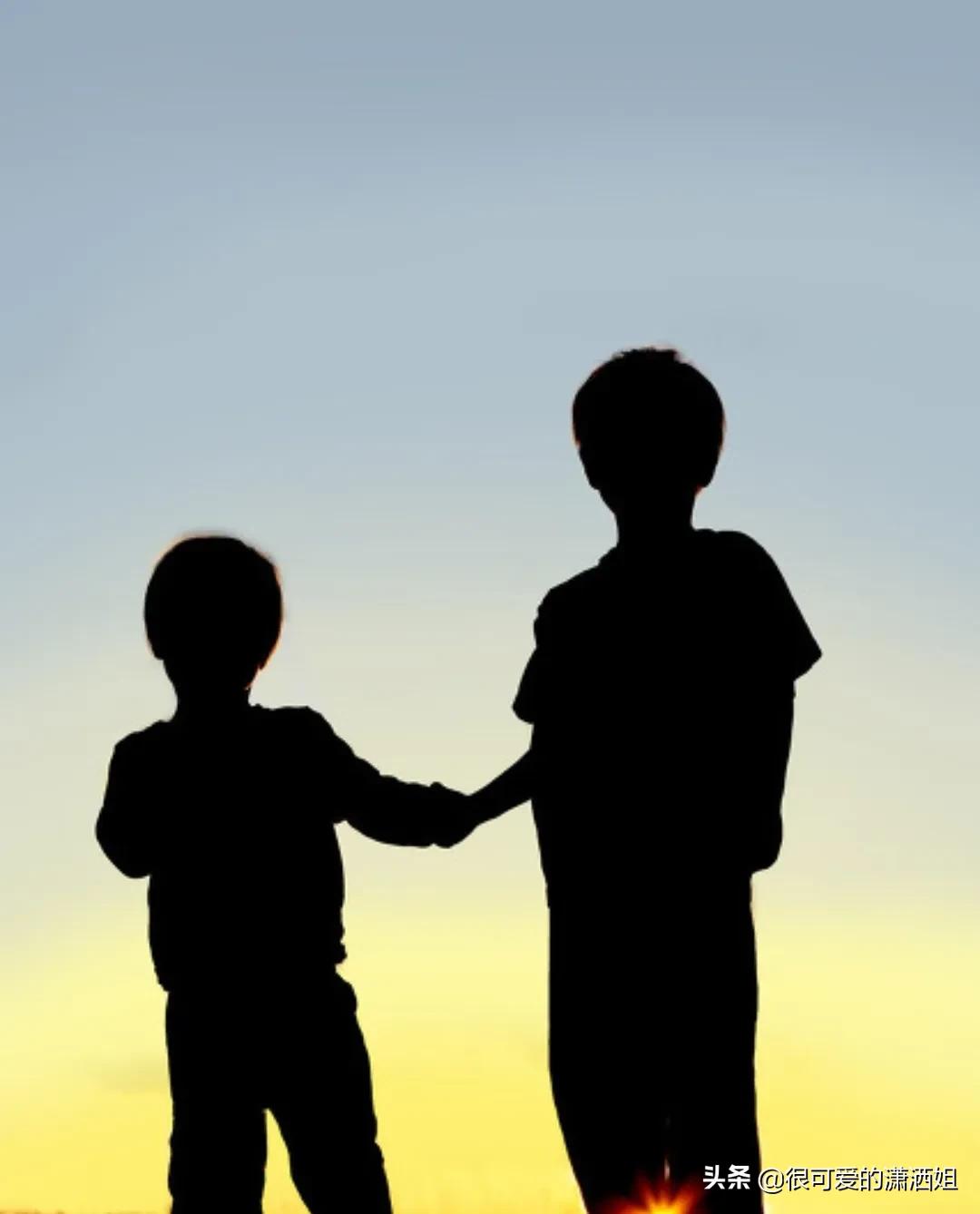 二、三胎矛盾：弟弟总喜欢打我，我要打回去吗？