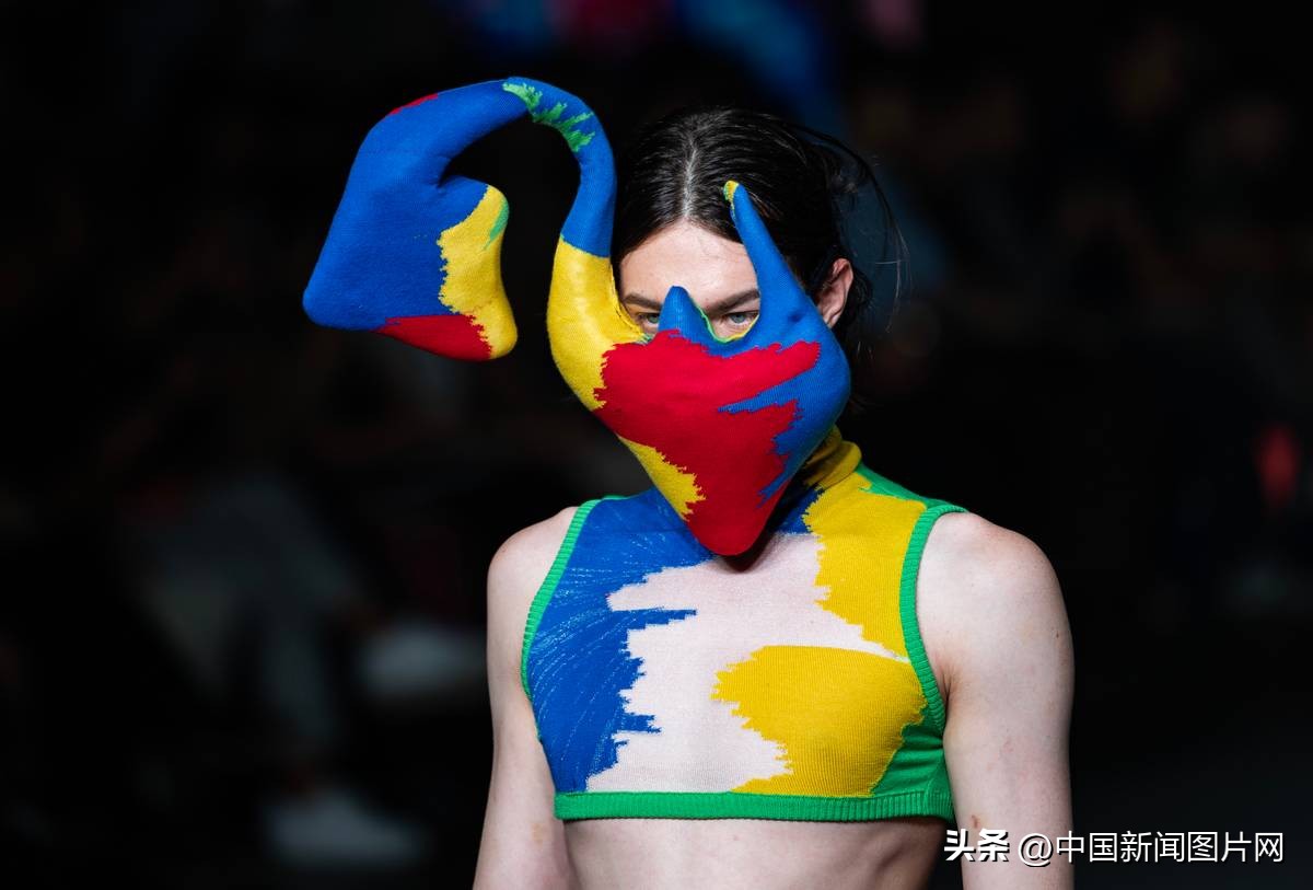 香港理工大学学生时装设计秀呈现缤纷色彩