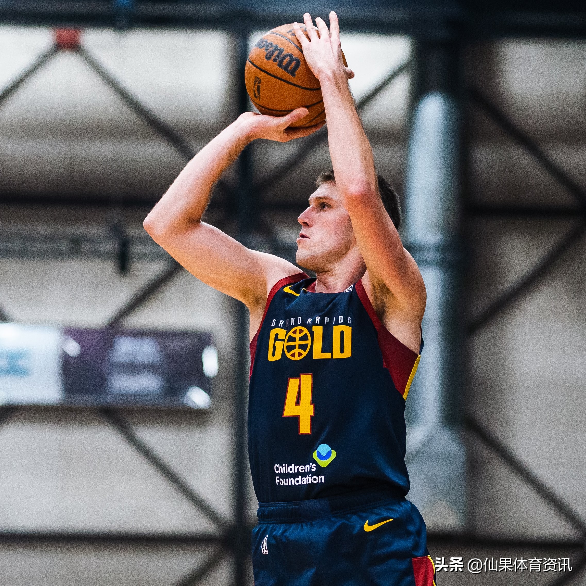 马特莱恩在湖人拿了多少钱,马特莱恩纪录片