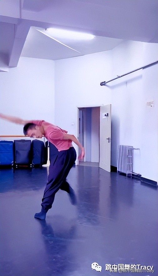 一个元素编舞,一个元素三个动作