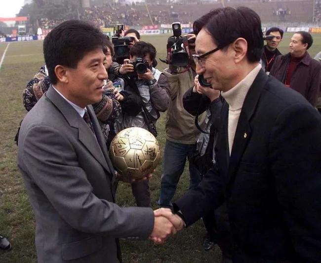 中国男足再负韩国！为什么中国男足国家队对韩国国家队胜少负多？