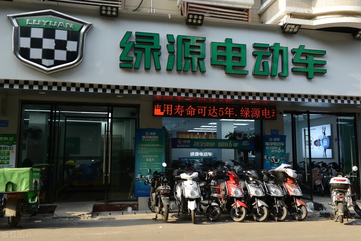 雅迪冠能e10和艾玛指挥官续航能力,雅迪爱玛台铃电动车哪种最好