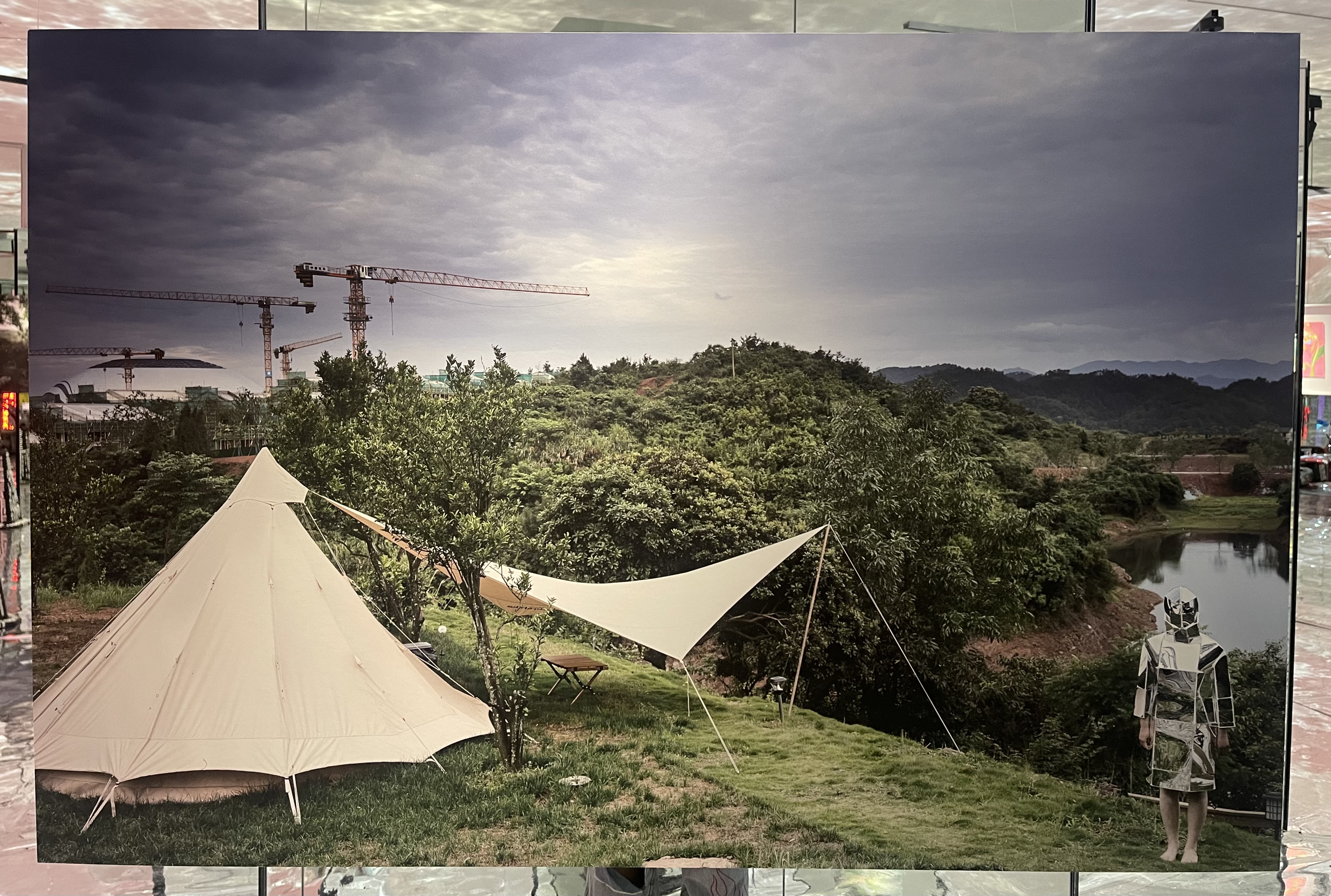 王艺达策划的首个群展“竟在桃花源”开幕，探寻心中的桃花源