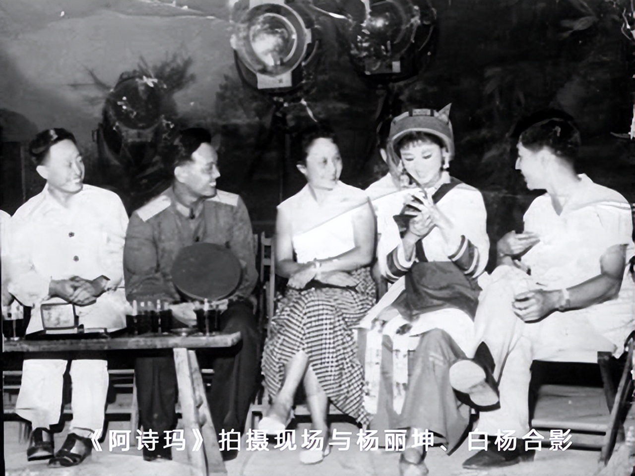 昔日男星康泰才华横溢心地善良人见人爱的银幕帅哥一生太不容易了