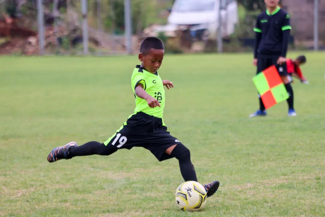 佤山足球少年丨冲出佤山打开人生新天地