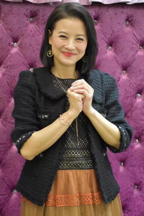 韦唯遭受过家庭暴力吗,贾静雯和韦唯现状