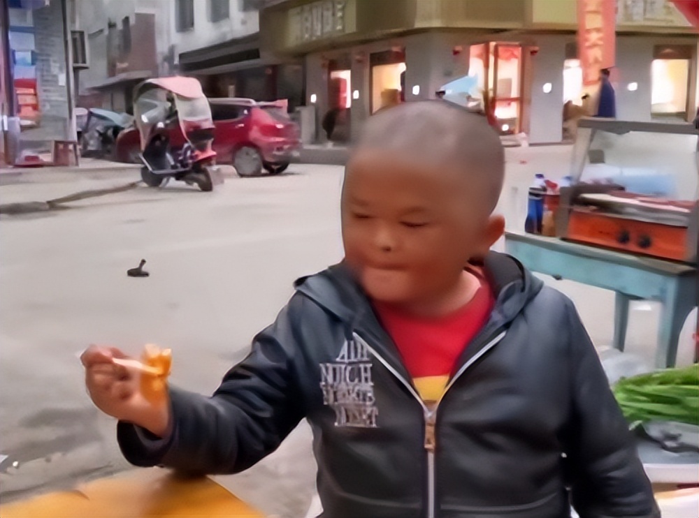 酷似马云的小男孩现状,长相酷似马云的小男孩现状