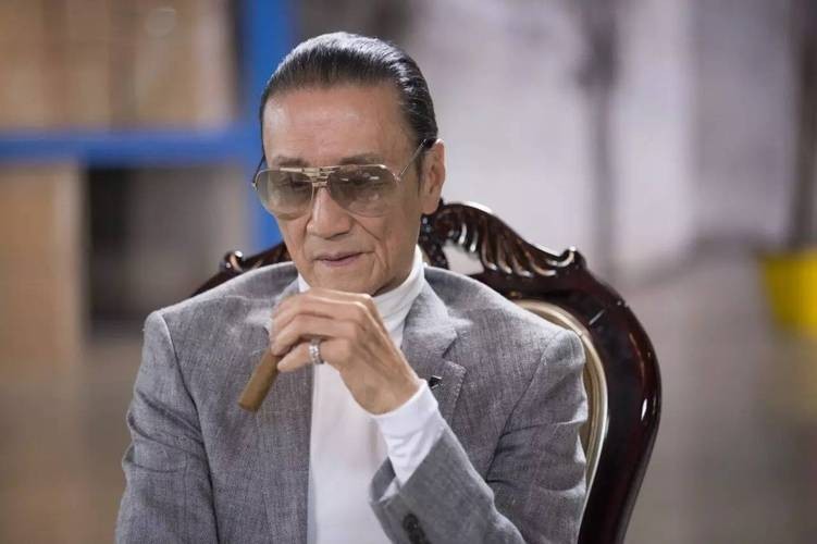 成龙谢贤向华强,谢贤李小龙谁大