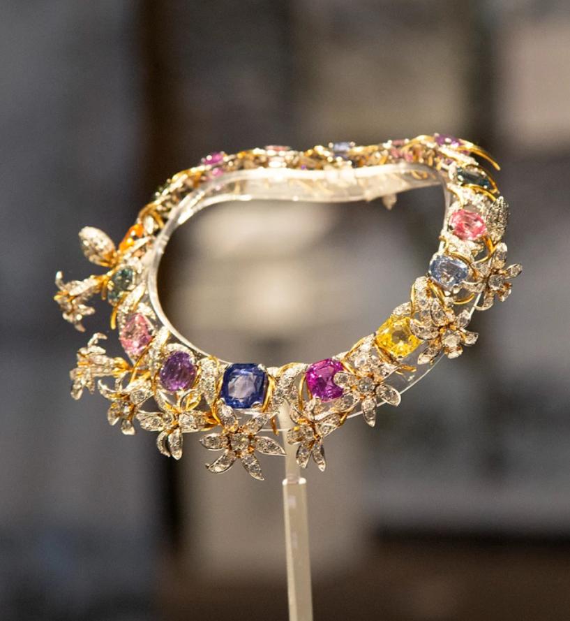 她是顶级豪门家族的千亿儿媳，一生低调，却连总统夫人都羡慕不已