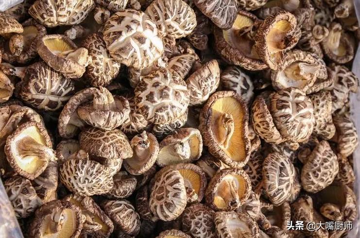 怎样泡干香菇又快又好妙招大全,干香菇泡发的正确方法不用小苏打