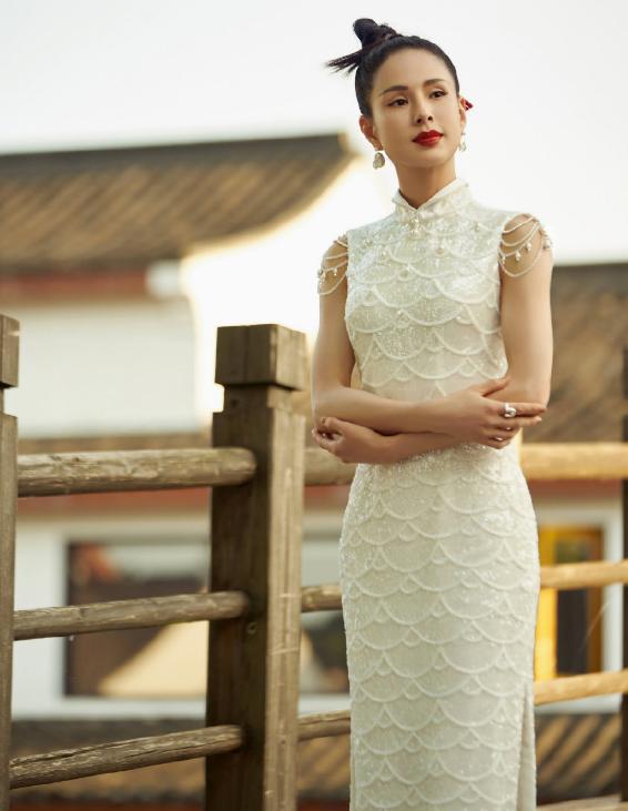 52岁李若彤肌肉图片,李若彤膝关节骨折过吗