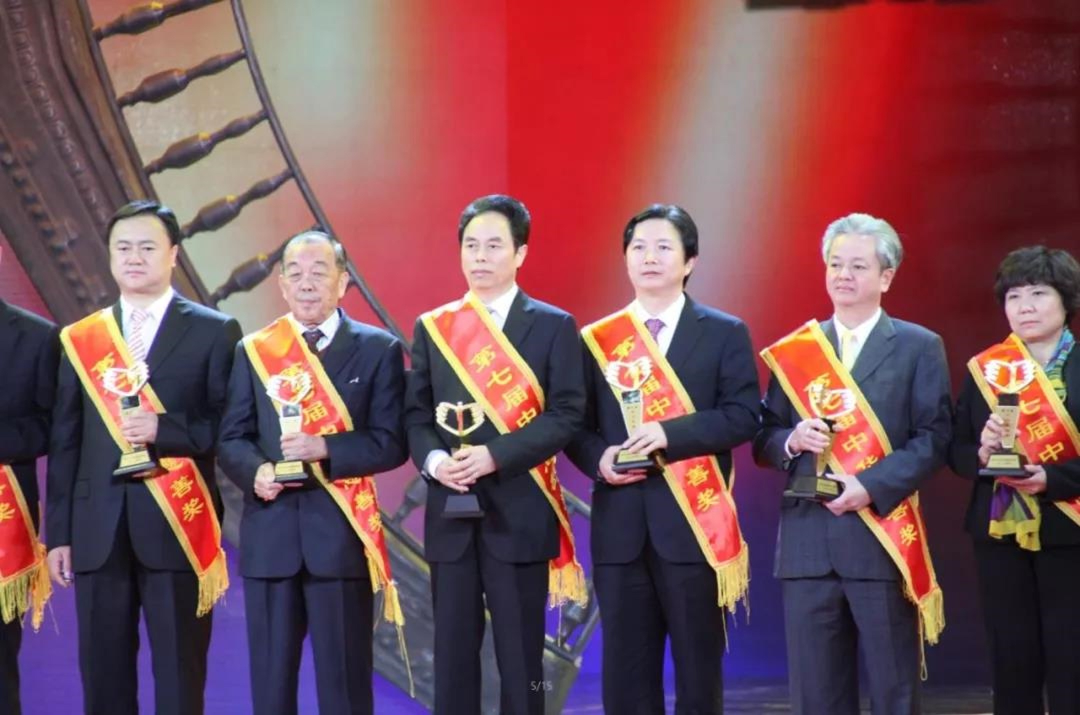 福建晋江“最牛80后”:公益捐款超4亿,3个子女齐上亿万富豪榜