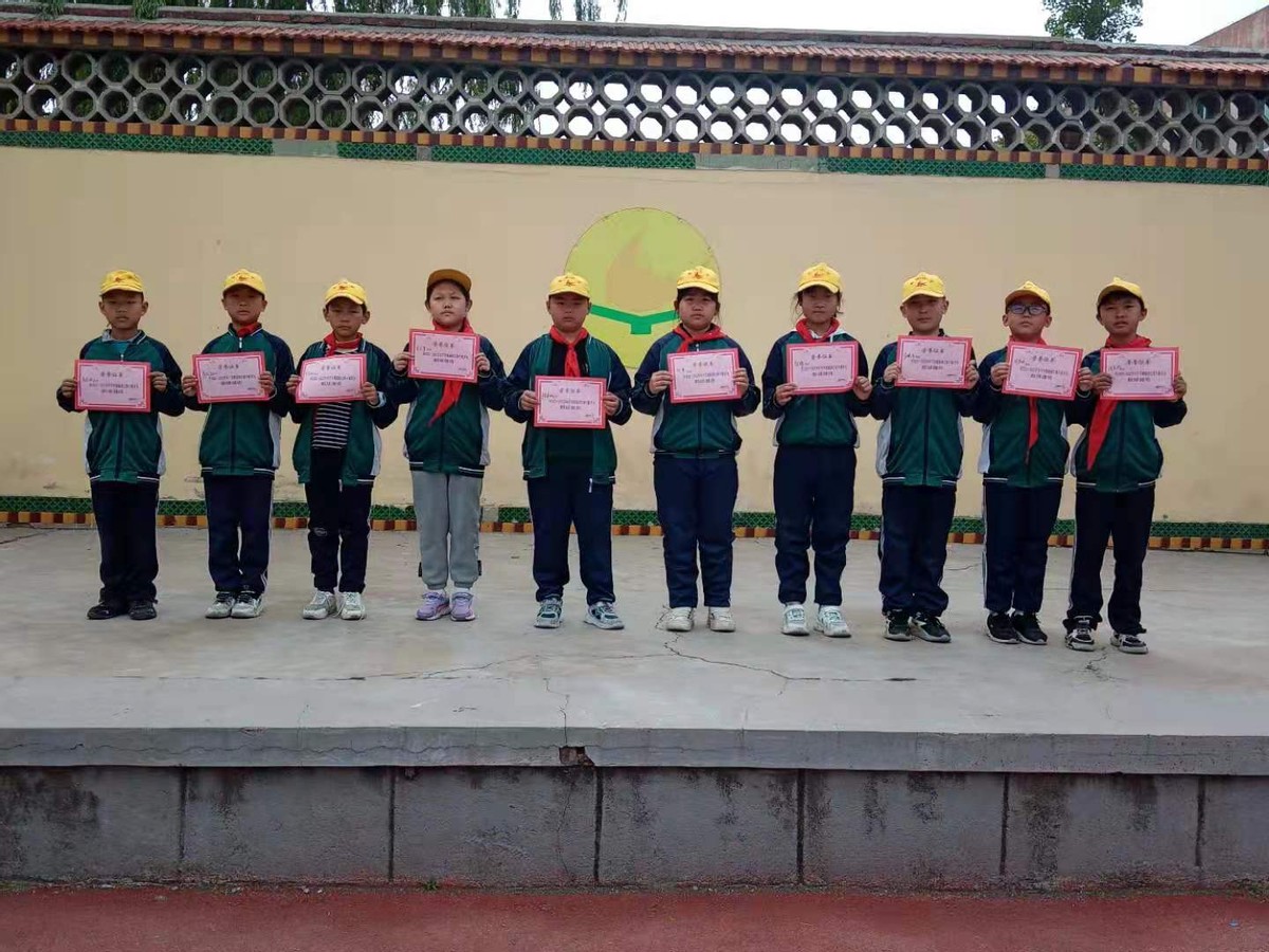 乐享体育足球,小学生足球比赛颠球