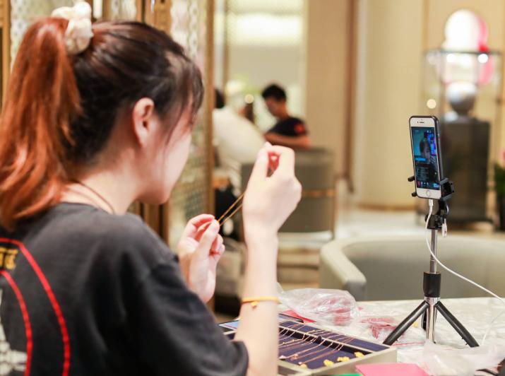 未来五年适合普通人赚钱的行业,未来这3种行业最适合普通人去做