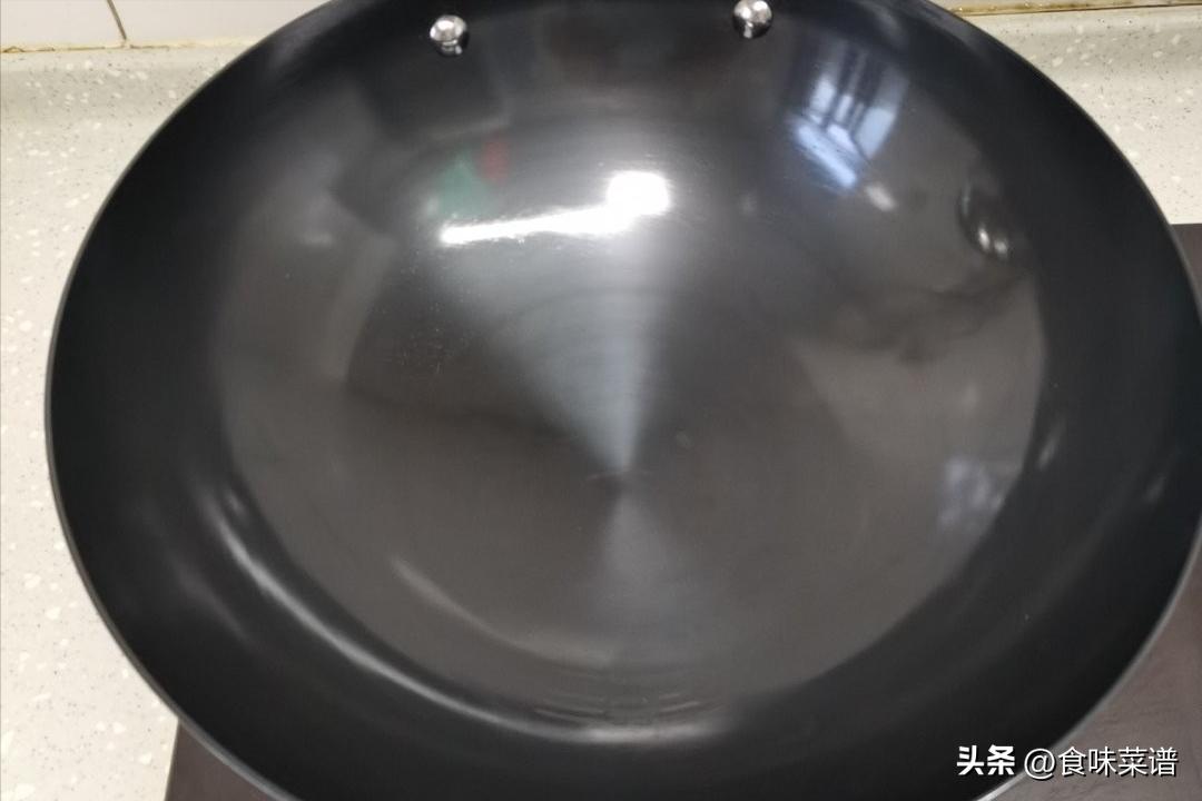 刚买的新铁锅怎么开锅不需要猪肉,新铁锅买回来有没有简单方法开锅