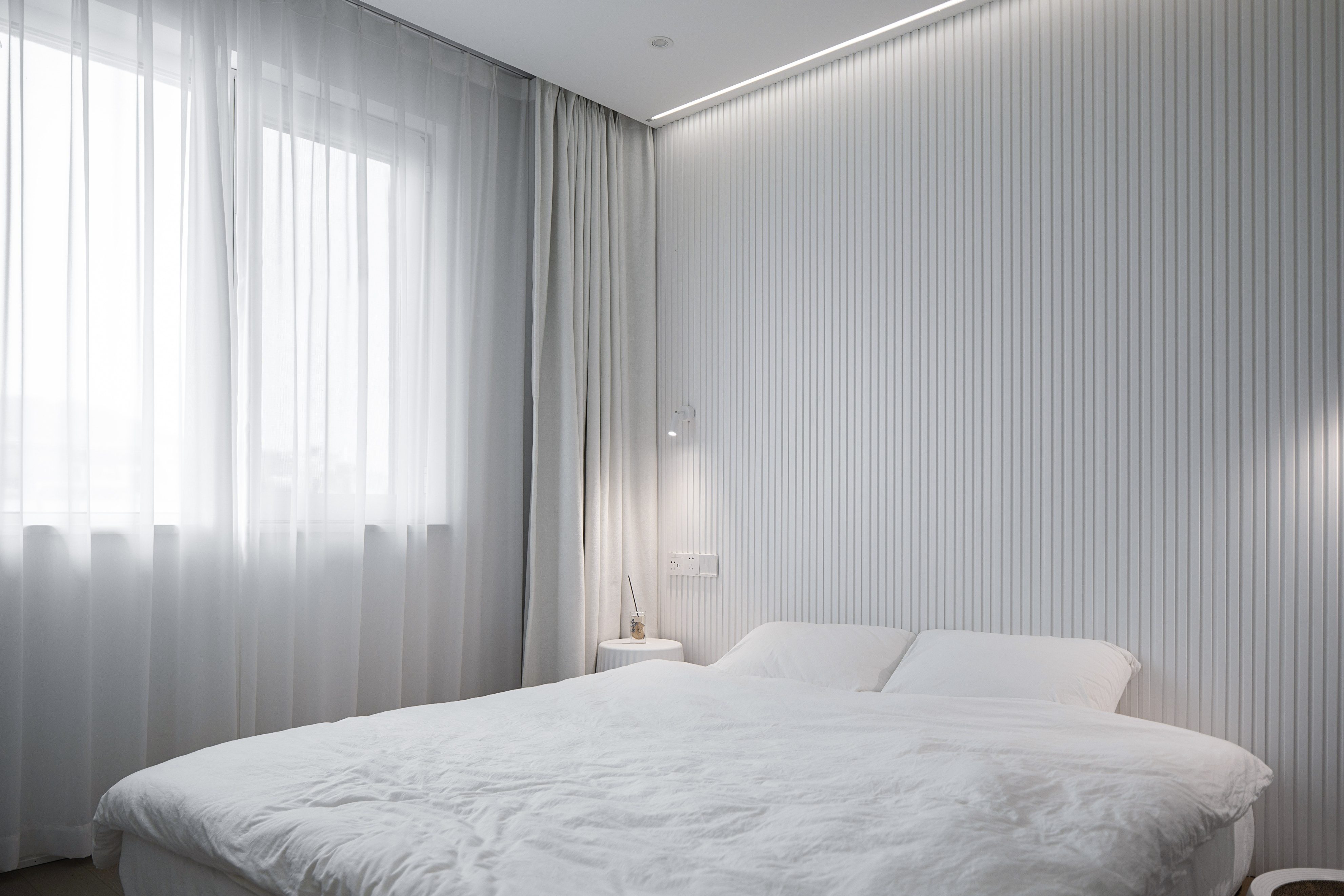 60平纯白极简独居室，原来这么减压