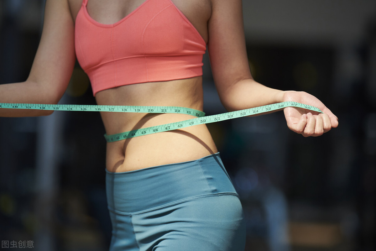 男子情人节送女友“排毒养颜片”，吃完腹泻不止，一查竟是产自狗粮作坊