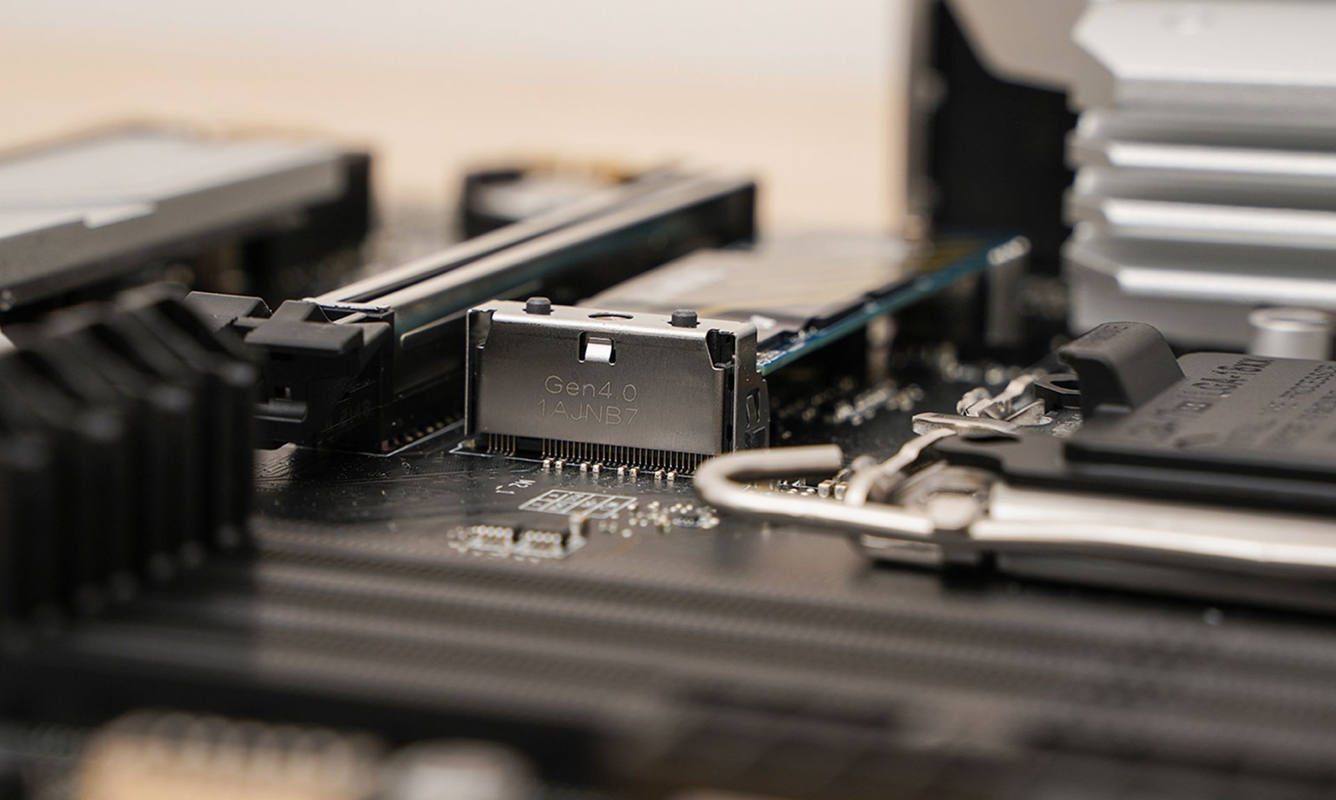 多大固态硬盘发挥最大性能,怎样提高pcie4.0固态硬盘的性能