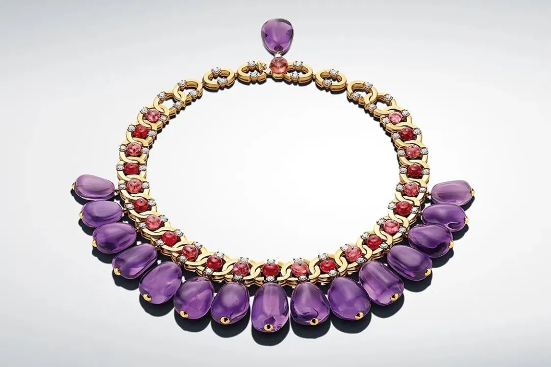 苏富比上拍戴妃紫水晶项链坠，竟然被卡戴珊抢到？她真的赚到了吗？