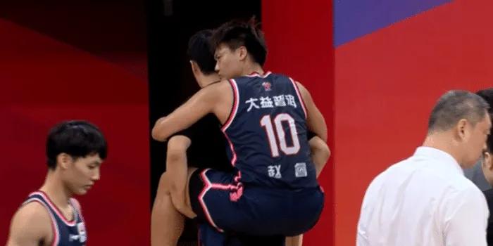 赵睿伤退马尚完整视频,赵睿砍40分为啥易建联缺席