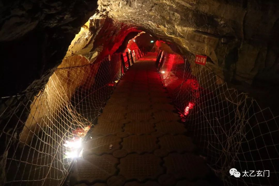 北京八奇洞显圣龙潭,最近发现的最大溶洞
