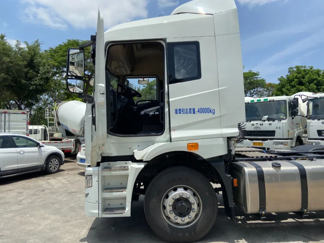 华菱汉马h7460马力牵引车多少钱,拉7吨挖机的自卸车