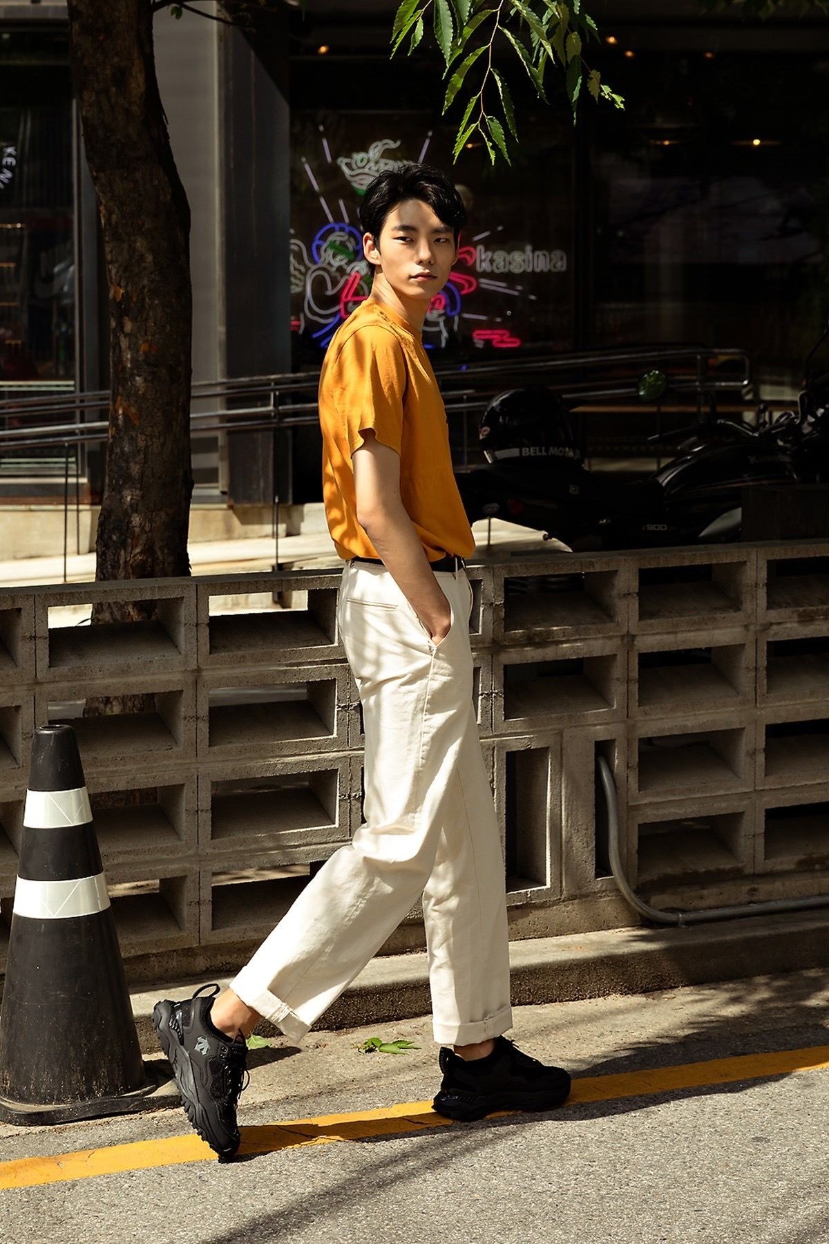 t恤牛仔裤减龄,t恤牛仔裤有哪些穿搭技巧