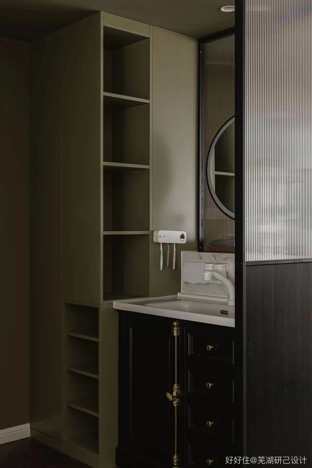 入户门正对次卧户型,长条户型进门对着次卧