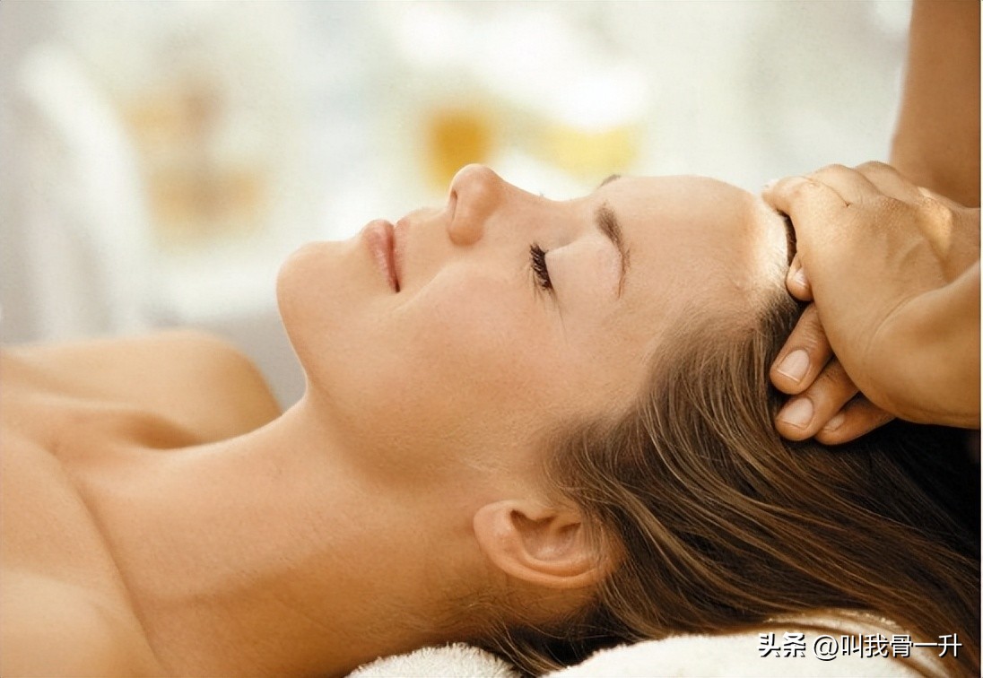 12岁小孩头发稀少怎么变浓密,怎么让头发变浓密食疗