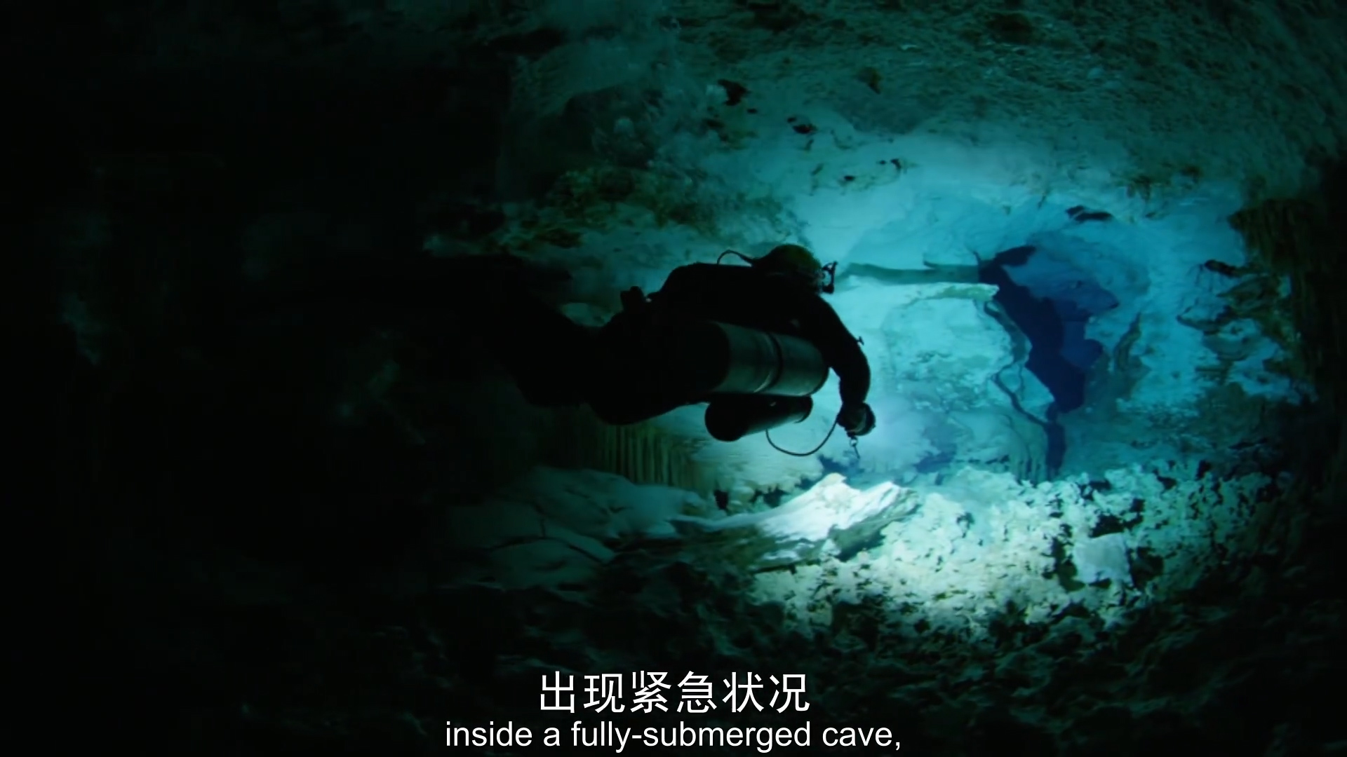 泰国18人球员困在洞穴事件全过程,泰国洞穴救援教练去世