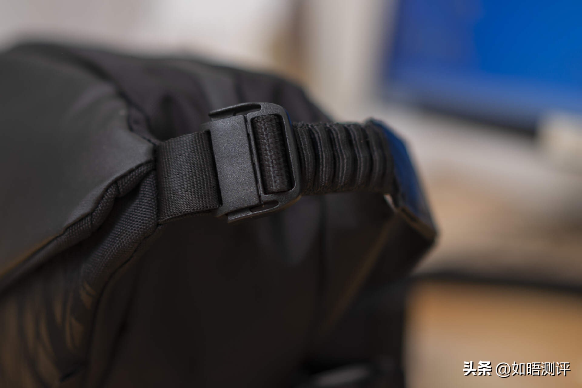 csgo黑鹞斜挎,花了8000块买了个包