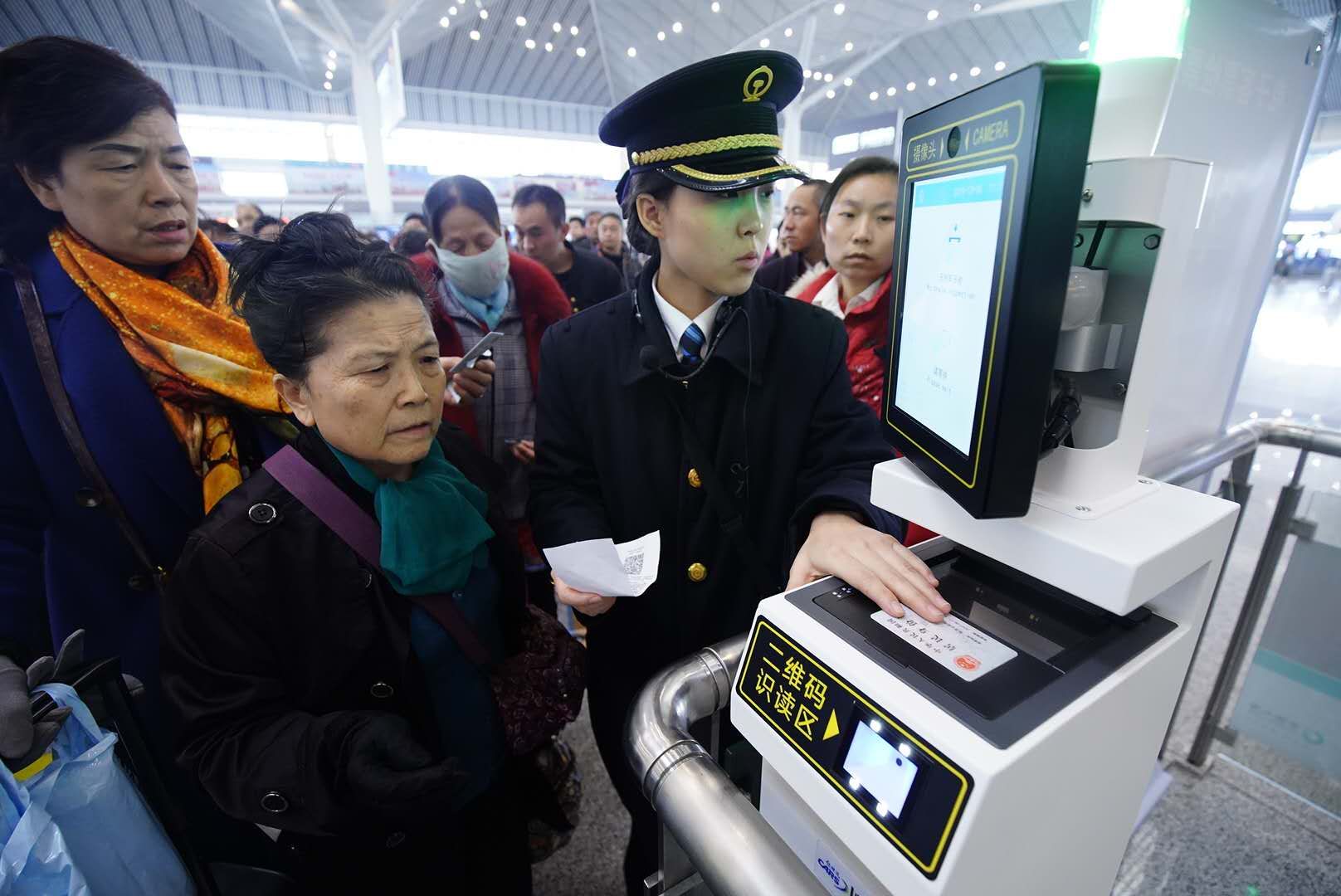 外国人体验中国地铁和高铁,外国人对中国高铁真实评价