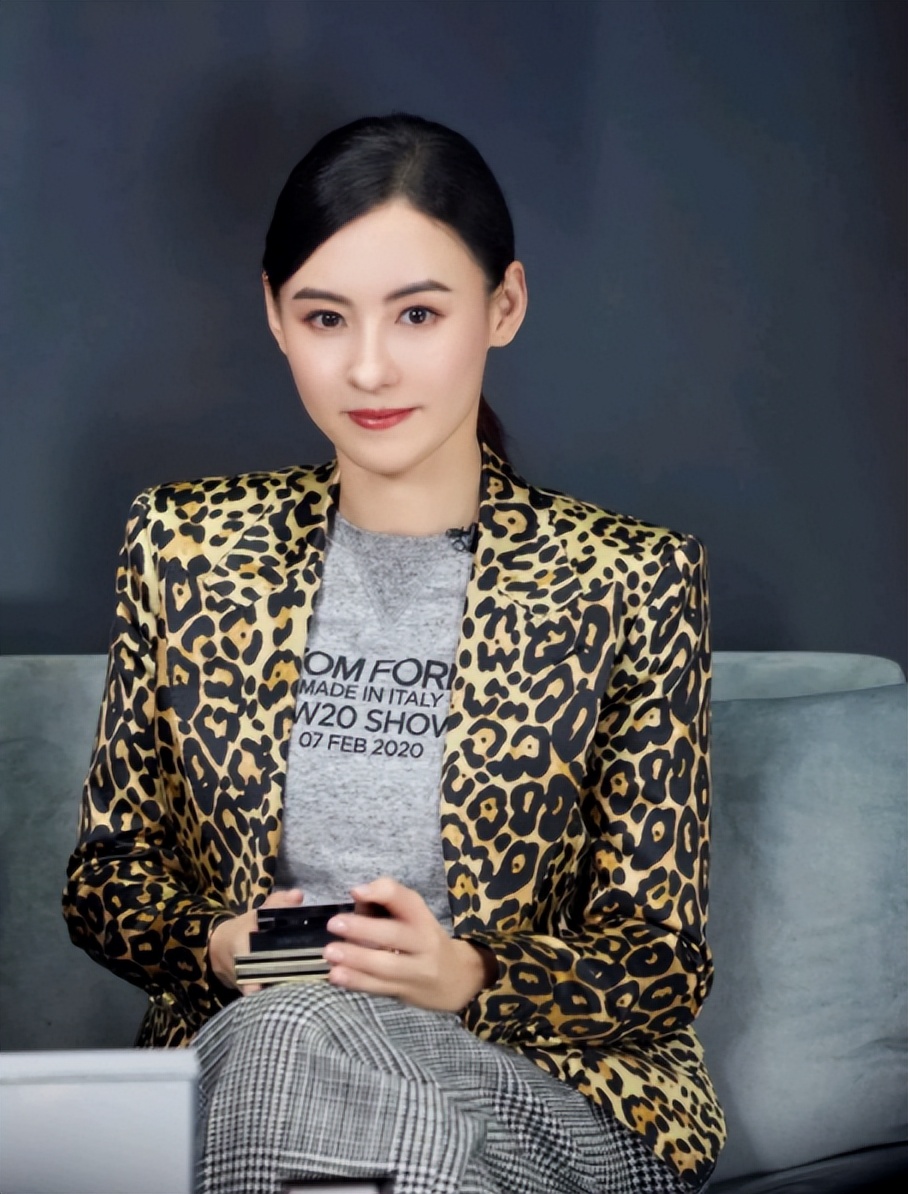 从“女神”到“撒谎精”，名与利再也救不了张柏芝了