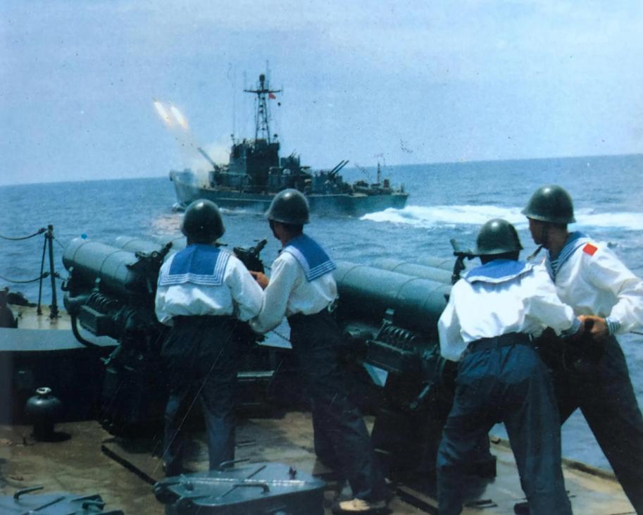 1994年的军舰潜艇对峙事件,中国海军军舰对峙事件时间