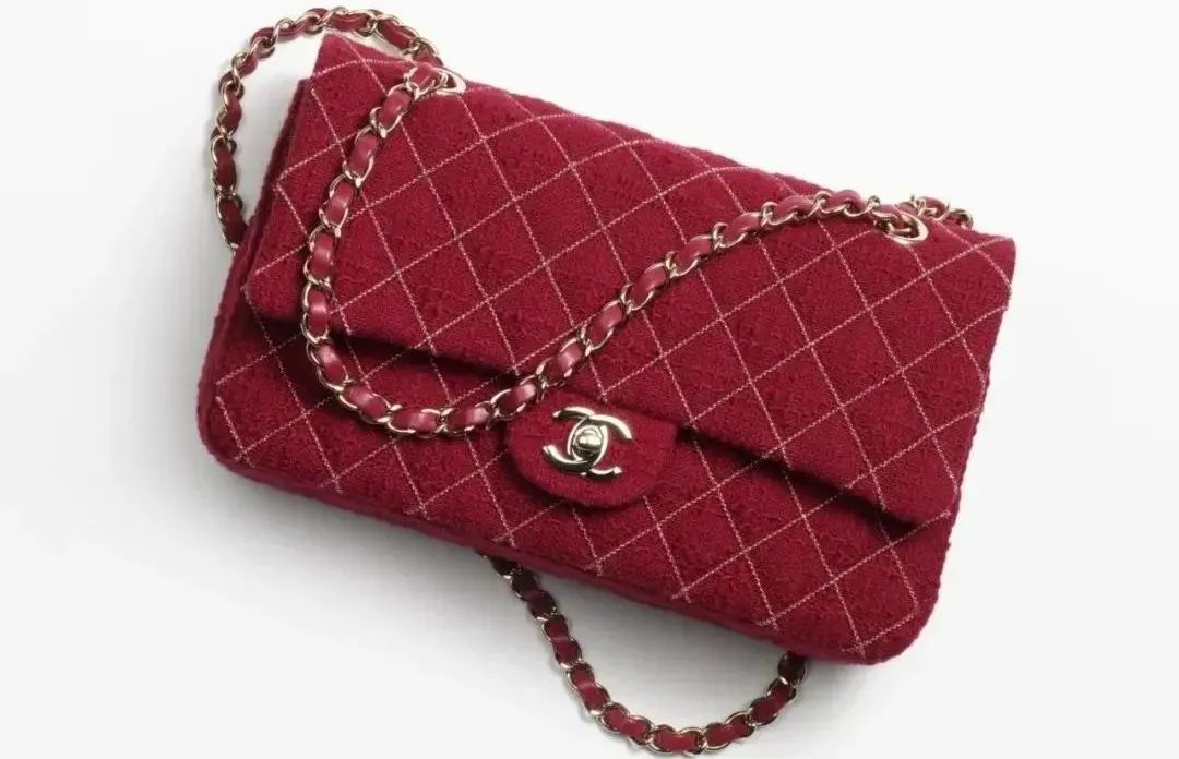 穿大牌西装背200块帆布包，混搭百元球鞋，她演女高管我服！