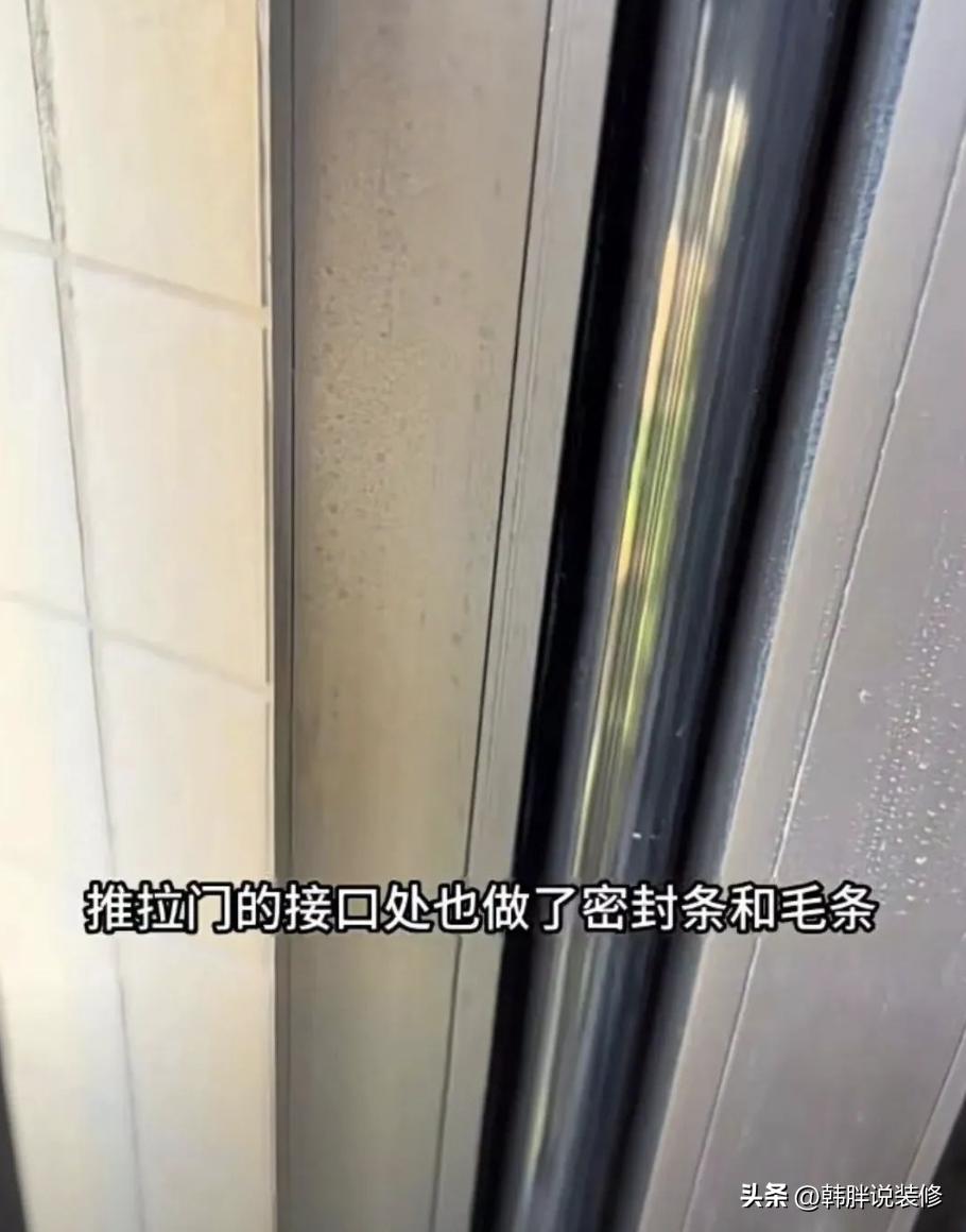 断桥铝门窗推拉款过时了吗,推拉门封阳台对比断桥平开窗