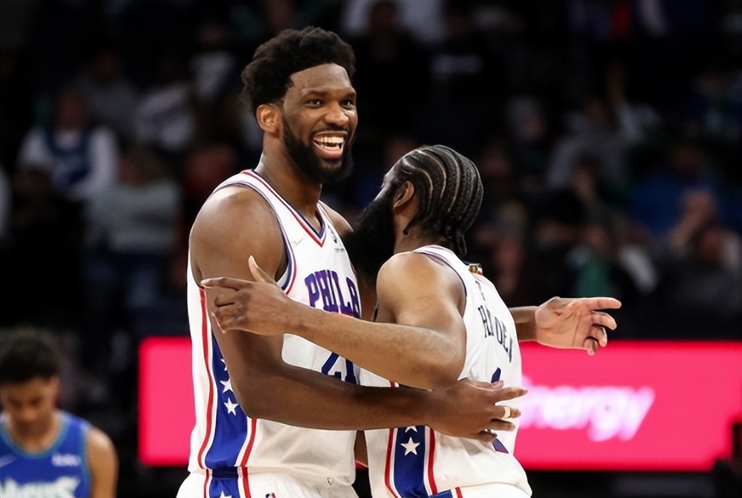 明目张胆！NBA“力挺”裁判双标，无视巨星推人，卫冕冠军太冤