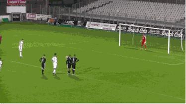 足球场上搞笑视频,盘点足球十大搞笑瞬间