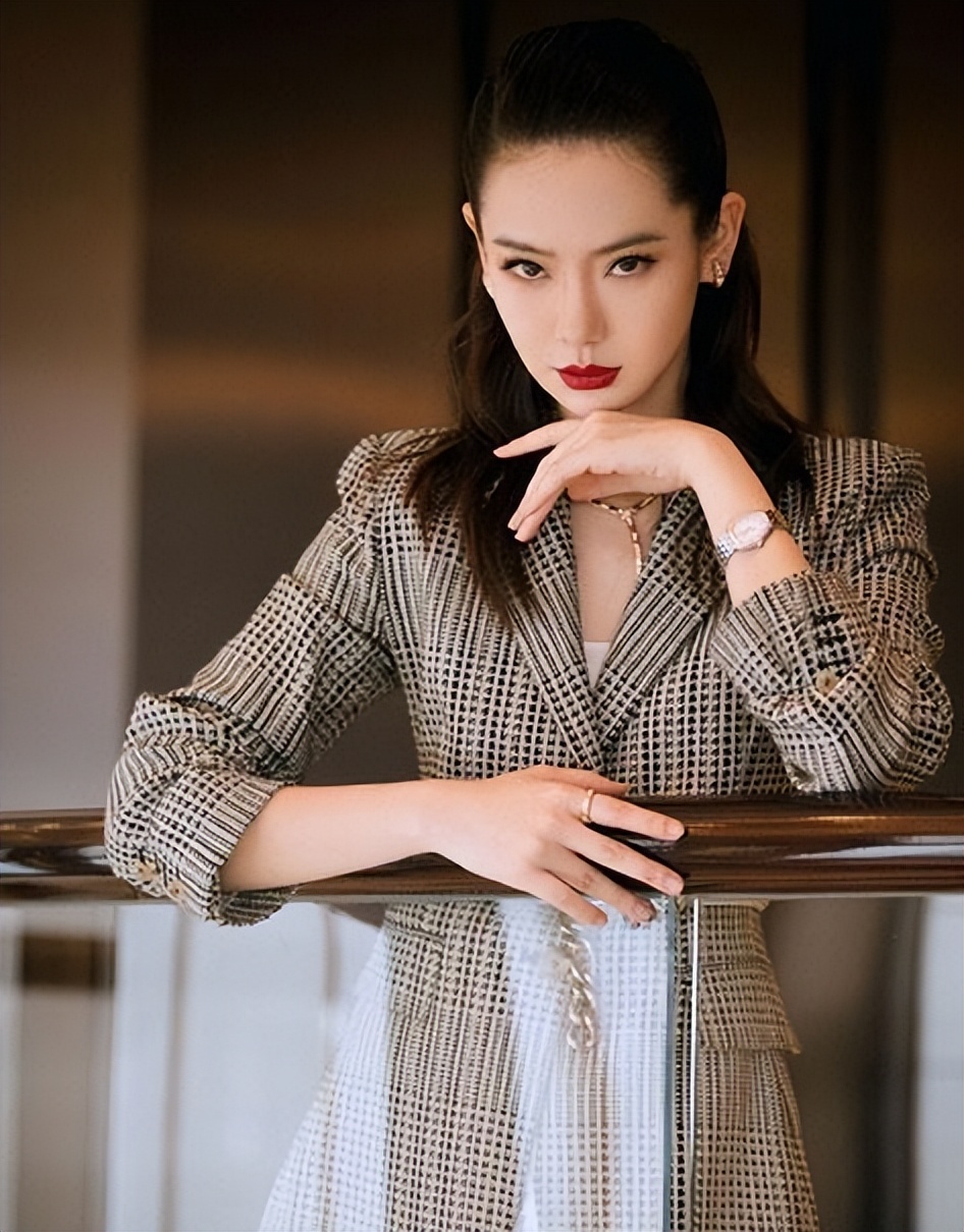 7天7夜500万，知名女星爆被“*规则潜**”，不同意就删除戏份