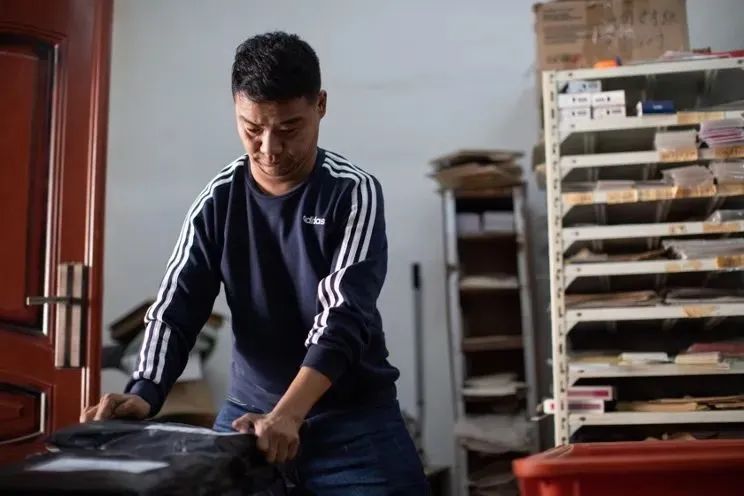 脑瘫厂长带五十名残疾人发家致富,感动中国残疾人企业老板