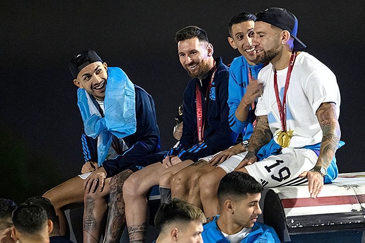 梅西圆梦卡塔尔捧起大力神杯,梅西圆梦大力神杯视频