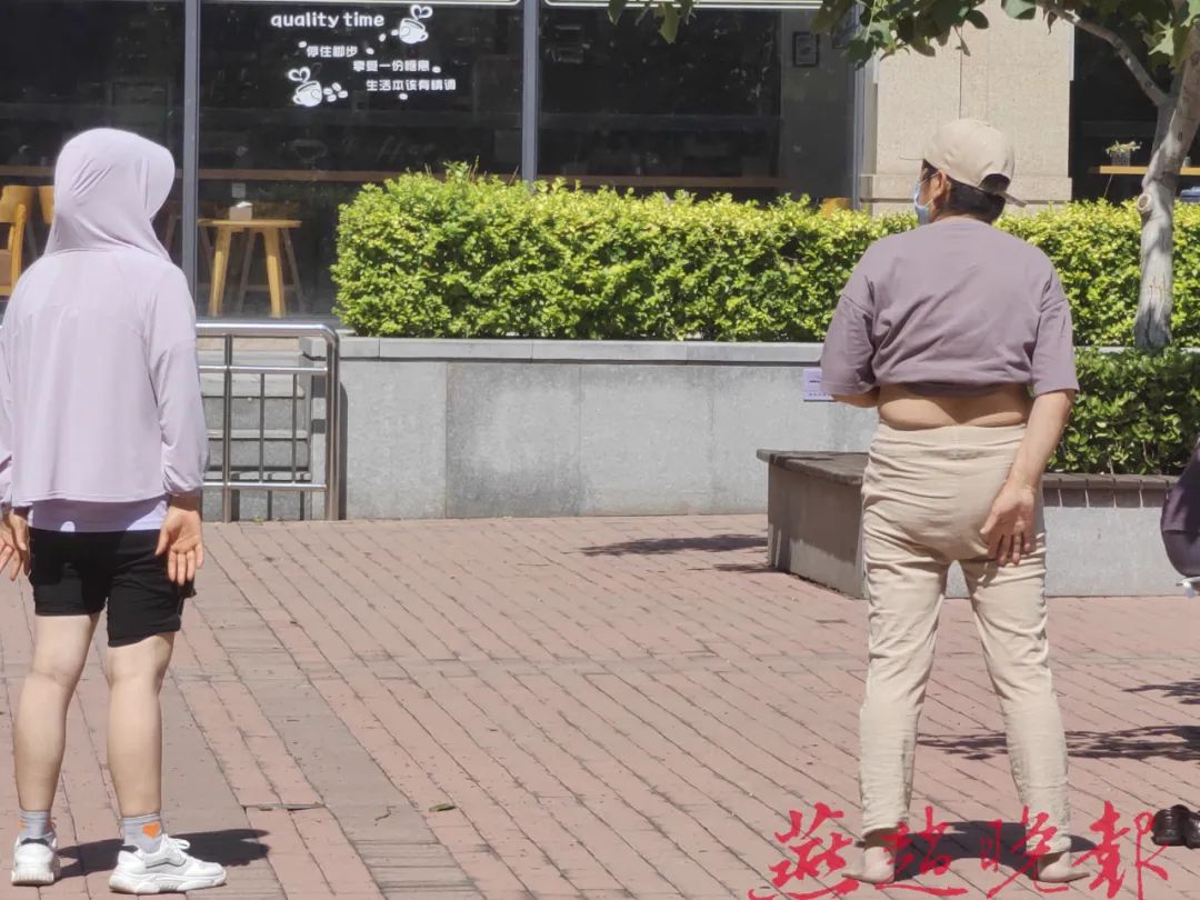 晒背、晒脚心、晒手心、坐晒烫的石墩……这个夏天你会主动求晒么