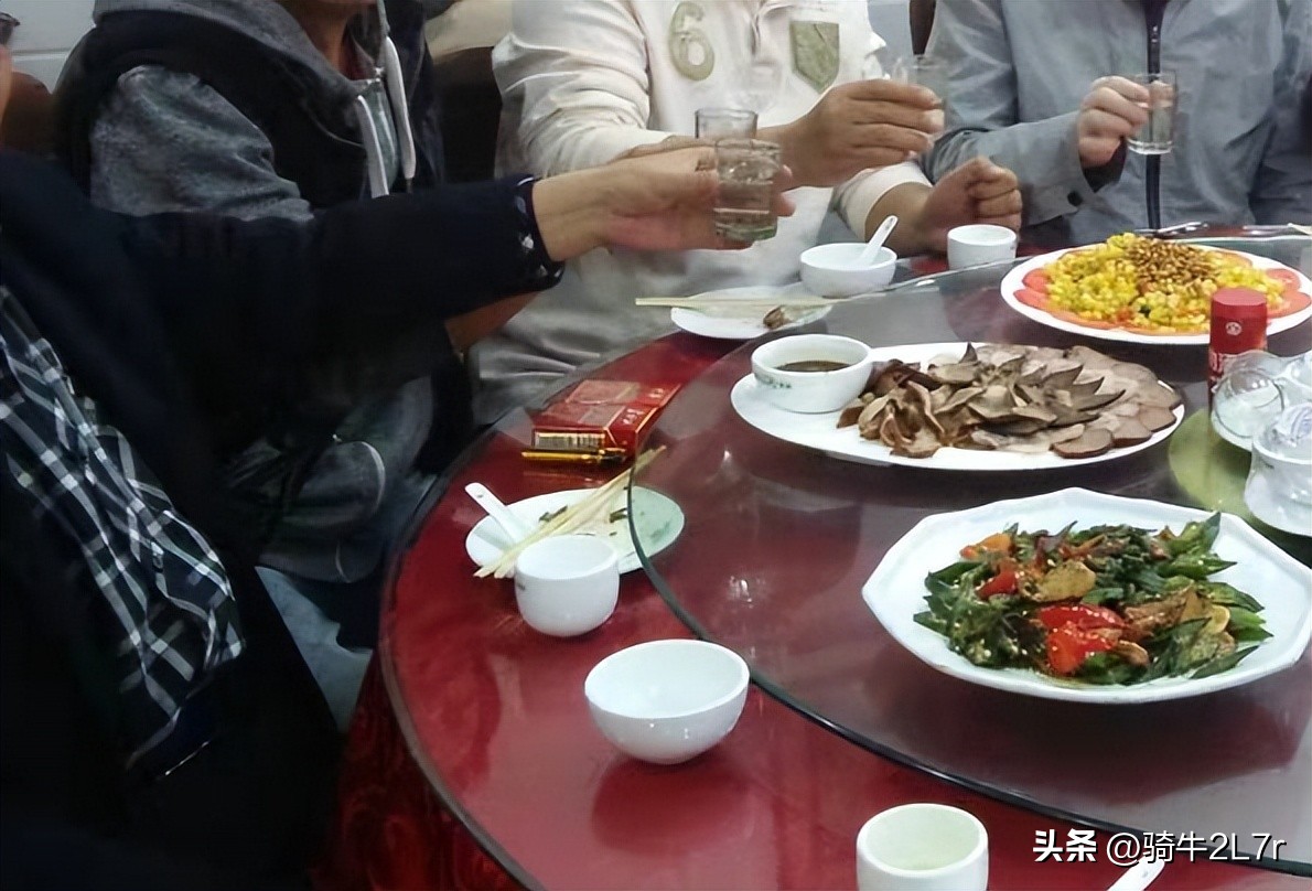 欠你钱不还的人要不要联系了,男友欠外债还该继续交往吗