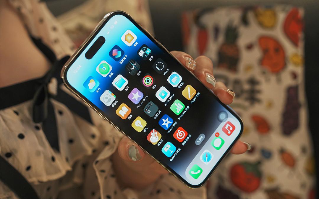 用了三个月工资买了苹果14pro,用了iphone14pro后再看xr