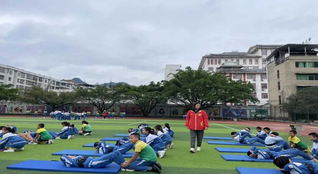 助力少年足球梦,助力山区儿童足球梦